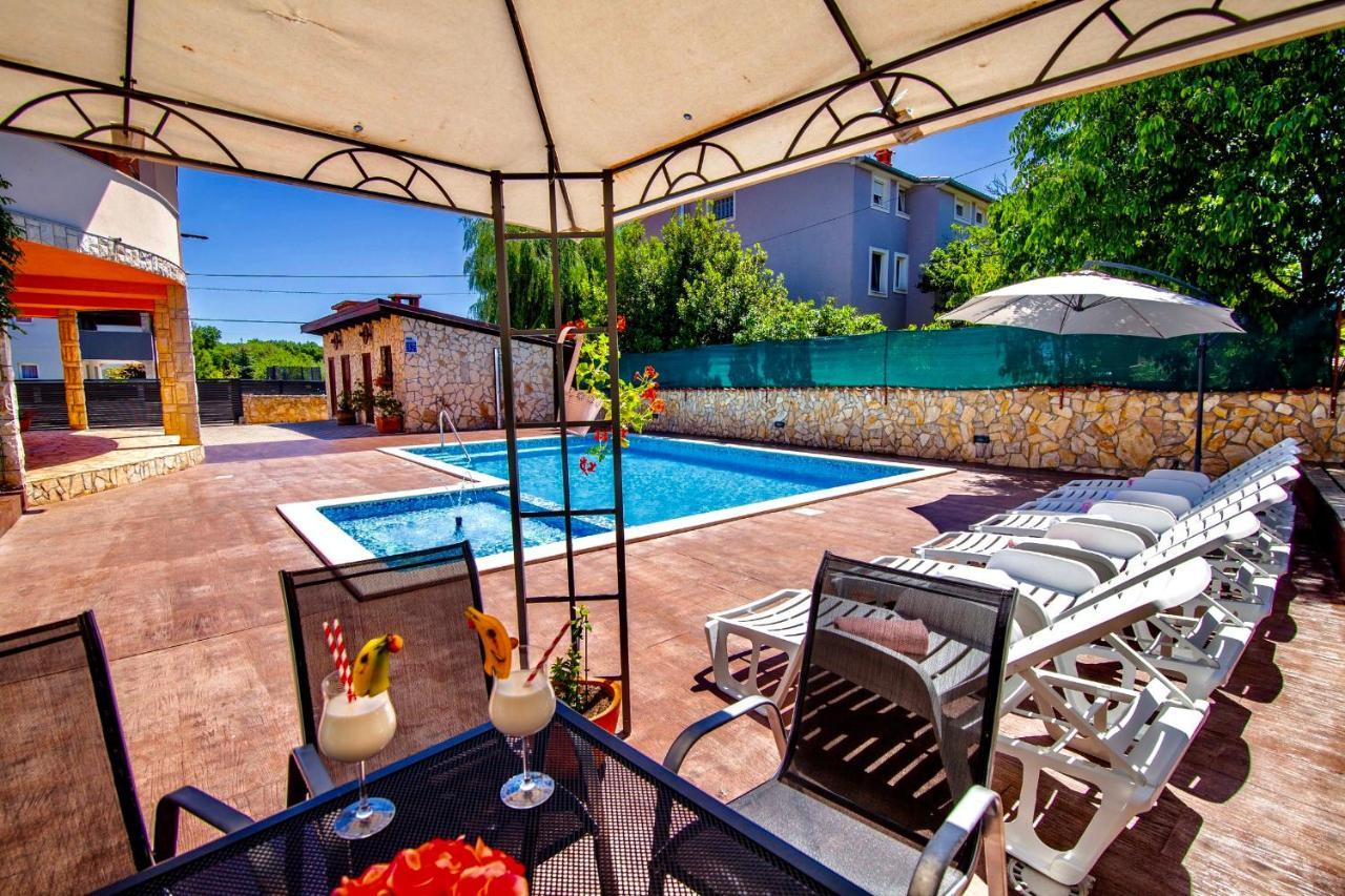 Villa Anita Pula Exterior photo