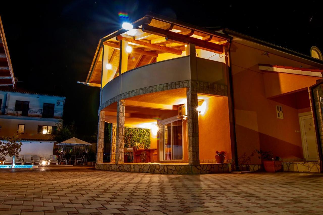 Villa Anita Pula Exterior photo